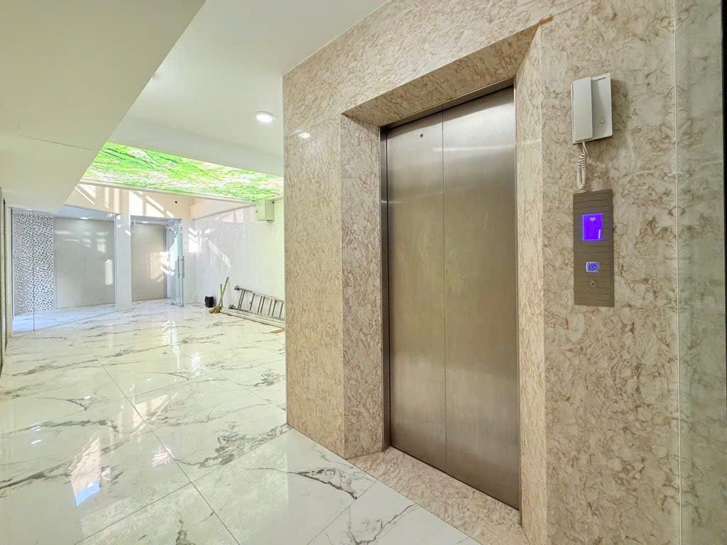 MT KINH DOANH SẴN THANG MÁY NI SƯ HUỲNH LIÊN Tân Bình, DTSD ~ 300m2 SHR Zá 17.x tỷ .