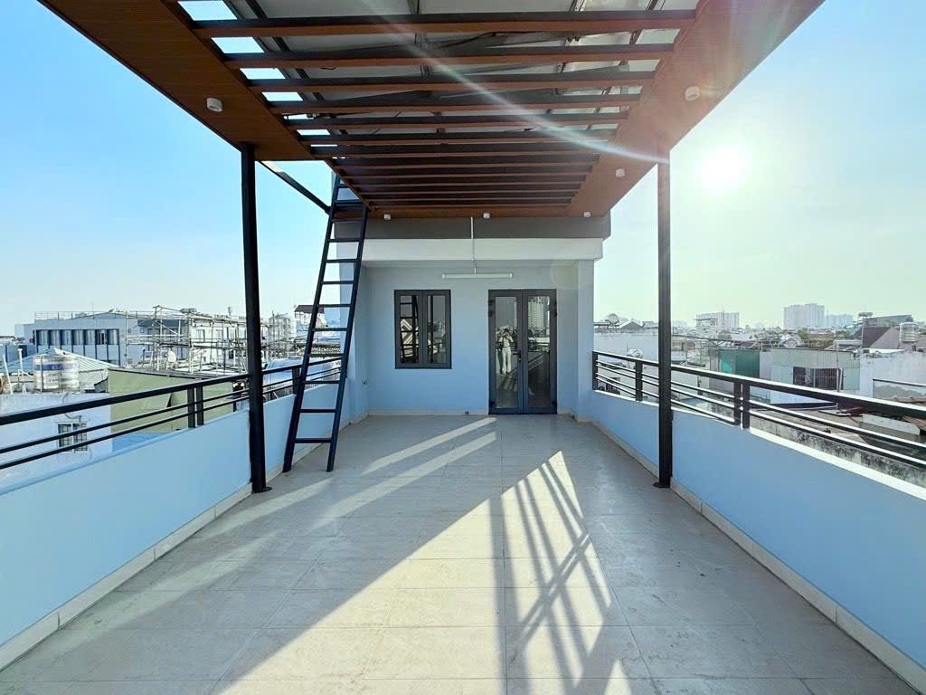 MT KINH DOANH SẴN THANG MÁY NI SƯ HUỲNH LIÊN Tân Bình, DTSD ~ 300m2 SHR Zá 17.x tỷ .