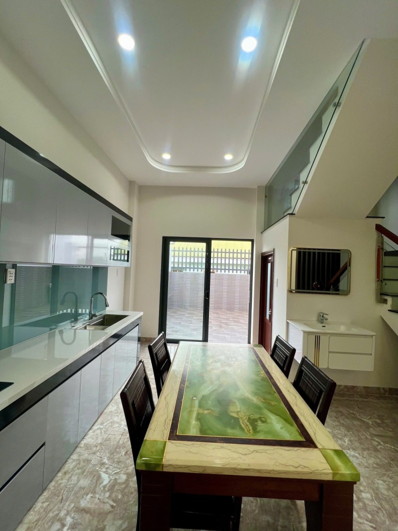 Bán nhà đườg 160 , Tăng Nhơn Phú A, Q9, Thủ Đức, TP HCM. DT 76m2, 3 tầng. Giá 6.7 tỷ, SHR -