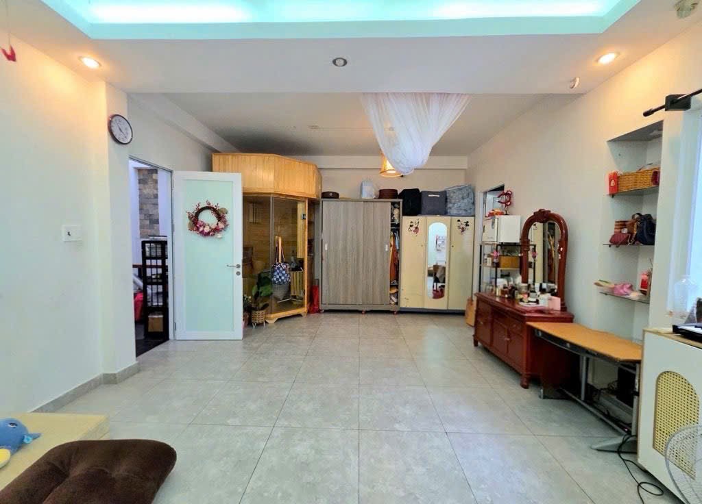 BÁN NHÀ NGANG KHỦNG HXH NGUYỄN THÁI BÌNH, Tân Bình, DT ~ 108m2 SHR Zá 18.5 tỷ .