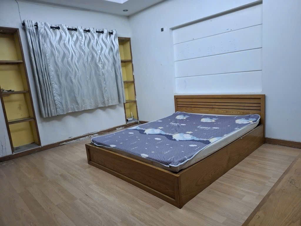 BÁN NHÀ NGANG KHỦNG HXH NGUYỄN THÁI BÌNH, Tân Bình, DT ~ 108m2 SHR Zá 18.5 tỷ .