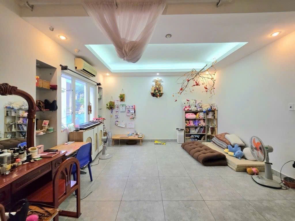 BÁN NHÀ NGANG KHỦNG HXH NGUYỄN THÁI BÌNH, Tân Bình, DT ~ 108m2 SHR Zá 18.5 tỷ .
