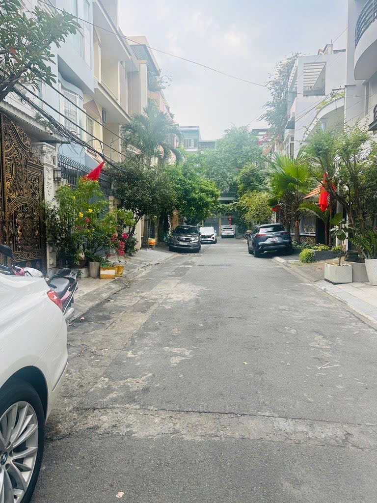 BÁN NHÀ NGANG KHỦNG HXH NGUYỄN THÁI BÌNH, Tân Bình, DT ~ 108m2 SHR Zá 18.5 tỷ .