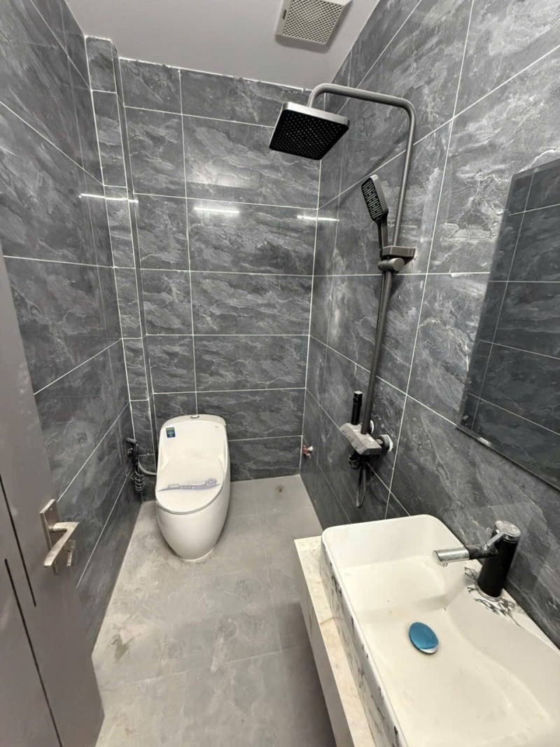 Bán nhà đường Lã Xuân Oai,  Long Trường, Q9, Thủ Đức, TP HCM. DT 56m2, 4 tầng. Giá 6,7 tỷ.