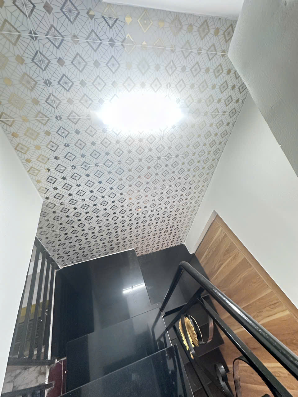 Nhà SHHC 4.4*11m/2lầu/4PN/3Toilet hẻm thông 39 Dạ Nam P2Q8