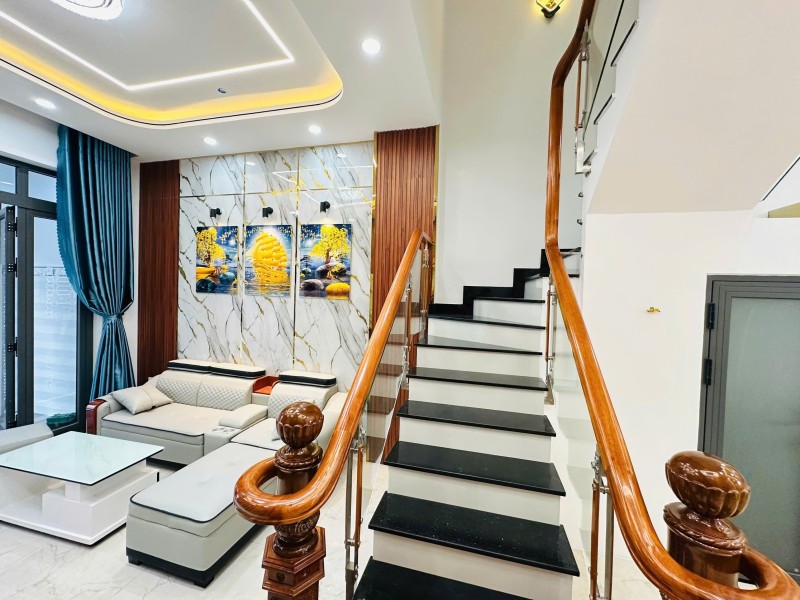 Bán nhà đường Lã Xuân Oai,  Long Trường, Q9, Thủ Đức, TP HCM. DT 56m2, 4 tầng. Giá 6,7 tỷ.