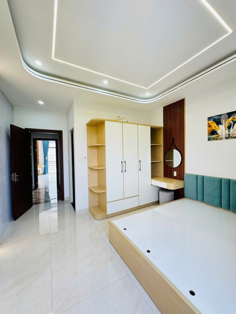 Bán nhà đường Lã Xuân Oai,  Long Trường, Q9, Thủ Đức, TP HCM. DT 56m2, 4 tầng. Giá 6,7 tỷ.