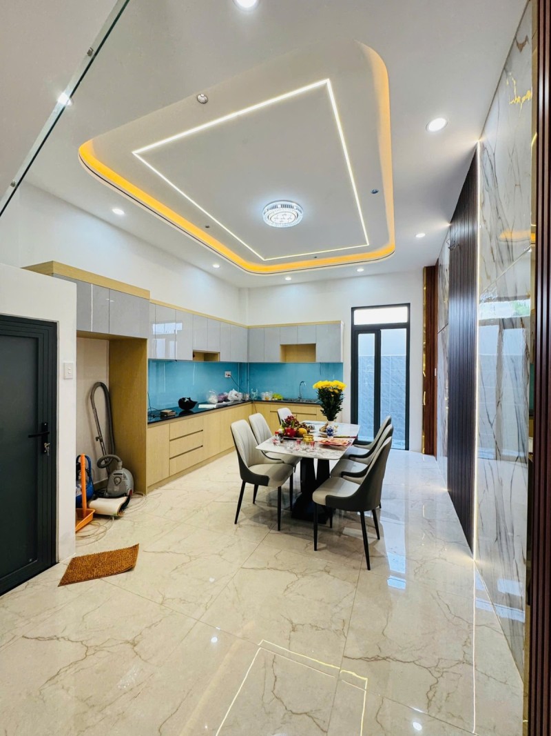 Bán nhà đường Lã Xuân Oai,  Long Trường, Q9, Thủ Đức, TP HCM. DT 56m2, 4 tầng. Giá 6,7 tỷ.