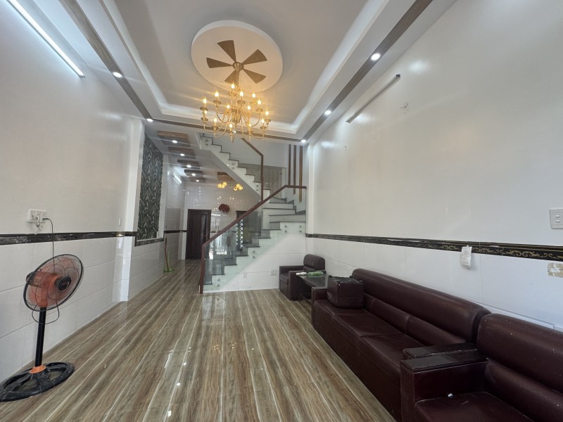 Bán nhà  đường Lã Xuân Oai, Q9, Thủ Đức, TP HCM. DT 64m2, 2 tầng. Giá  6.55 tỷ, SHR - 0933125879