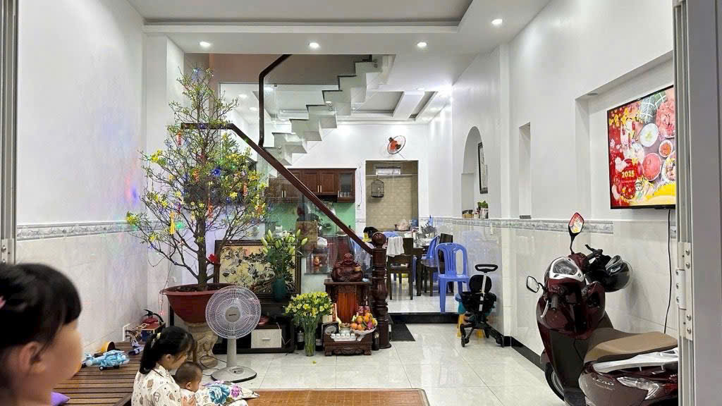 NHÀ HUỲNH TẤN PHÁT, P. PHÚ THUẬN, QUẬN 7 - HẺM XE HƠI - KẾ PHÚ MỸ HƯNG - 7 TỶ (TL)
