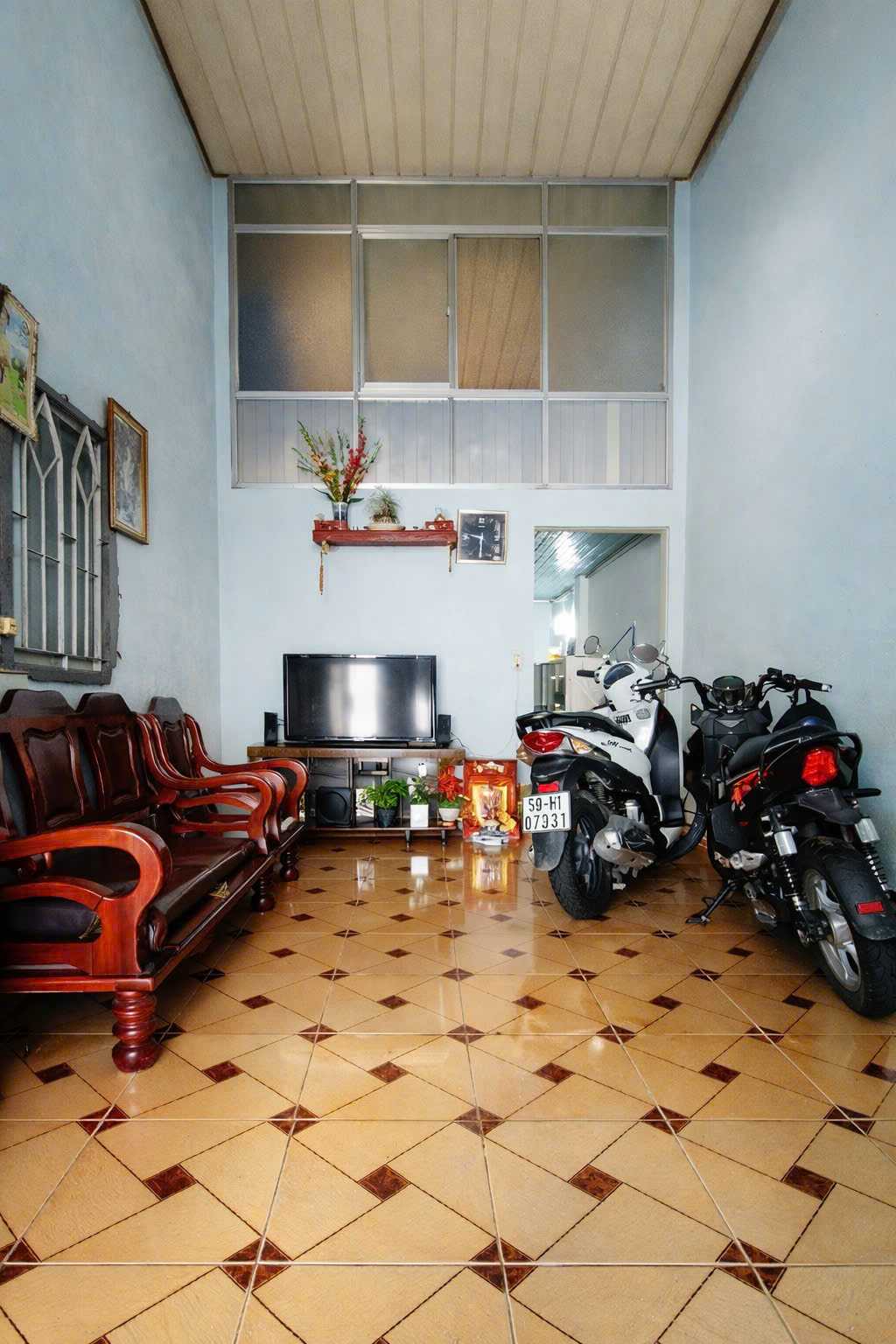 NHÀ LÔ GÓC NGAY BẾN XE MIỀN ĐÔNG MỚI, ĐƯỜNG XE TẢI, 2 TẦNG, NHỈNH 2 TỈ