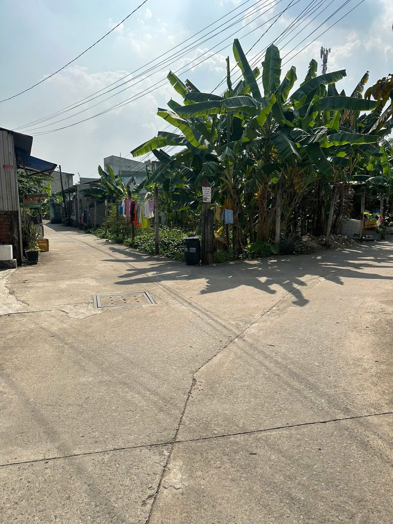 NHÀ LÔ GÓC NGAY BẾN XE MIỀN ĐÔNG MỚI, ĐƯỜNG XE TẢI, 2 TẦNG, NHỈNH 2 TỈ