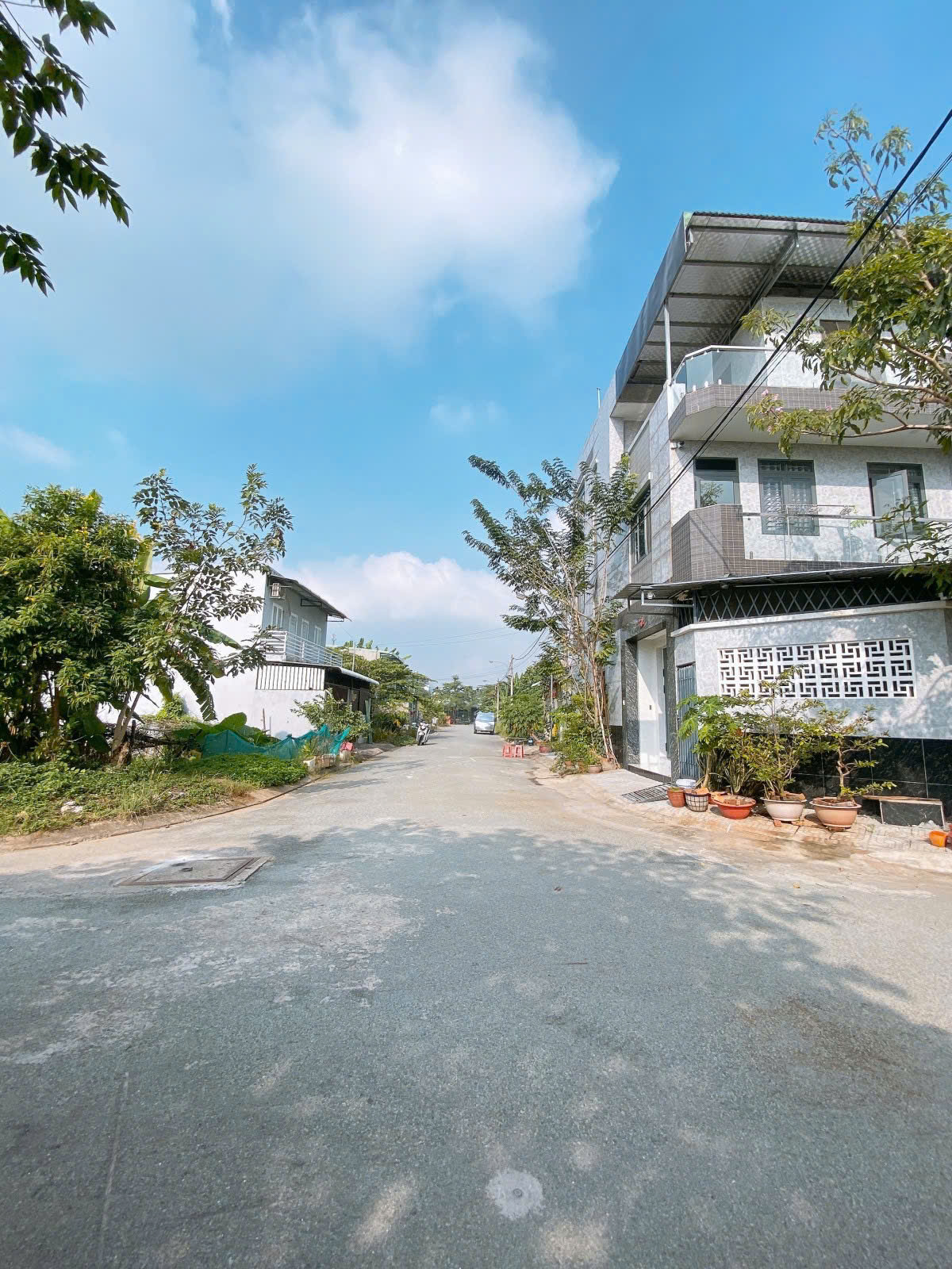 BÁN ĐẤT TẶNG NHÀ BƯNG ÔNG THOÀN QUẬN 9 - 90M2 - NGANG 6.6M - ĐƯỜNG 10M - GIÁ 5.5 TỶ