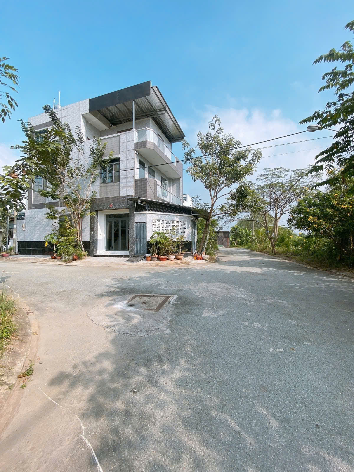 BÁN ĐẤT TẶNG NHÀ BƯNG ÔNG THOÀN QUẬN 9 - 90M2 - NGANG 6.6M - ĐƯỜNG 10M - GIÁ 5.5 TỶ