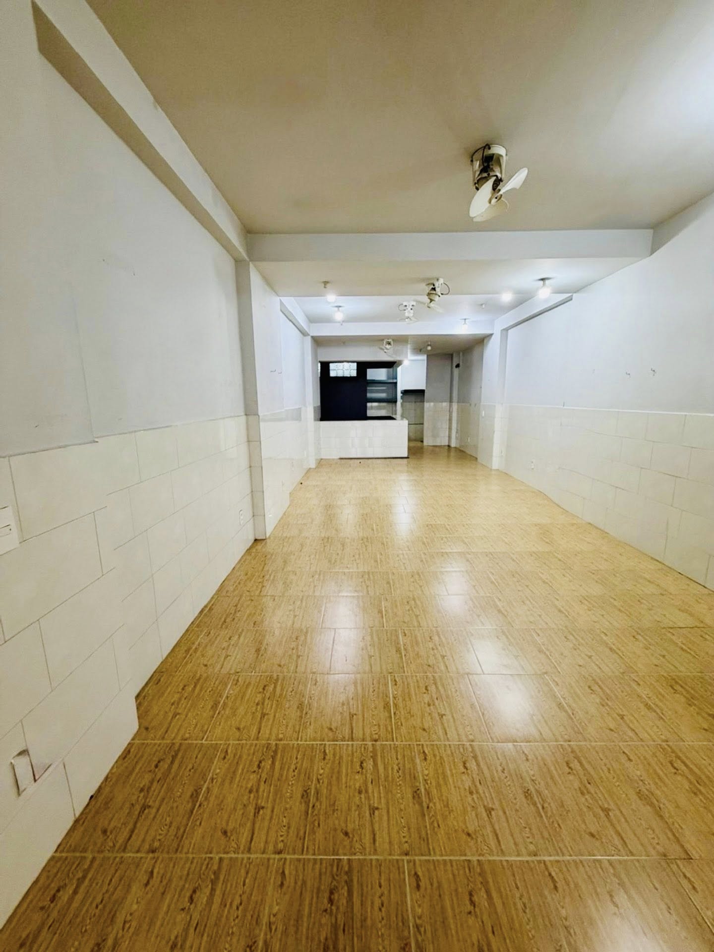BÁN NHÀ VƯỜN LÀI – HẺM Ô TÔ NGỦ TRONG NHÀ – – 76M² – 3 TẦNG – 5PN CHỈ 8.X TỶ