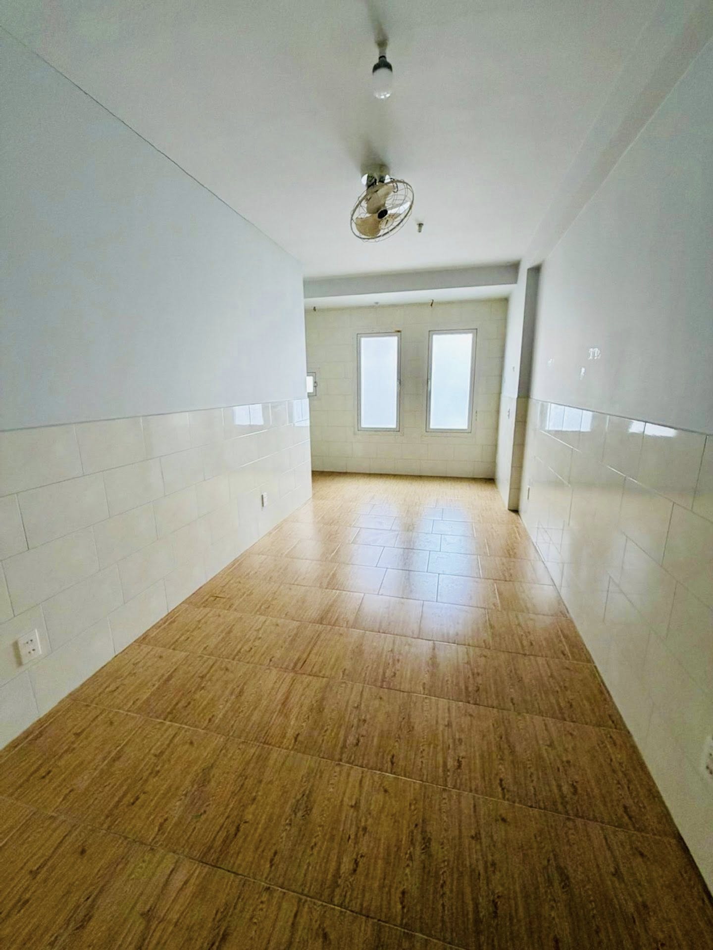 BÁN NHÀ VƯỜN LÀI – HẺM Ô TÔ NGỦ TRONG NHÀ – – 76M² – 3 TẦNG – 5PN CHỈ 8.X TỶ