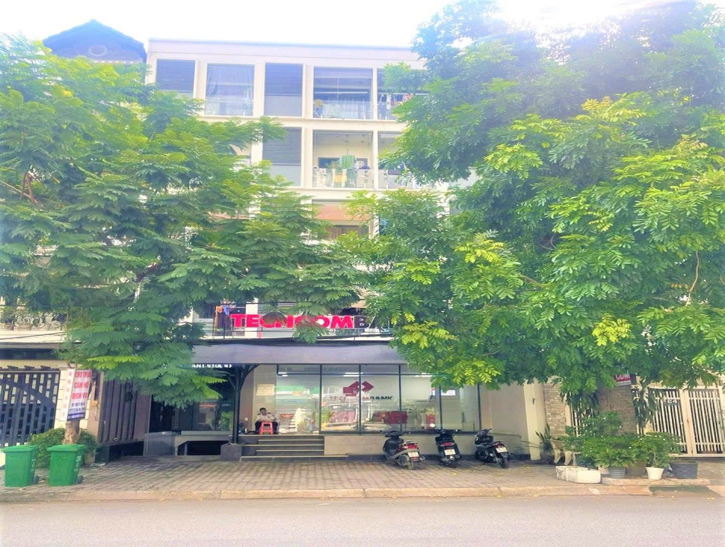CHDV MT KDC LACASA – HOÀNG QUỐC VIỆT, QUẬN 7 - GIÁ SỐC 35 TỶ