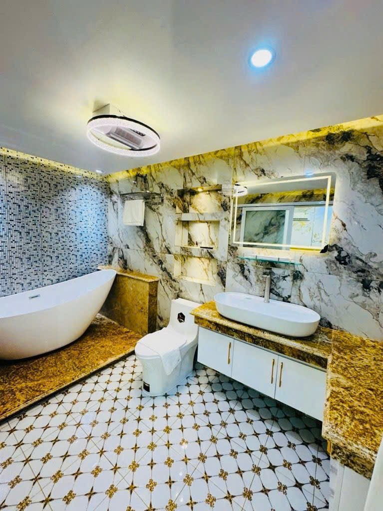 Biệt Thự Xe Hơi Vào Nhà ~ 75m2 Chỉ 11.9Tỷ - Tại BÀNH VĂN TRÂN, Tân Bình