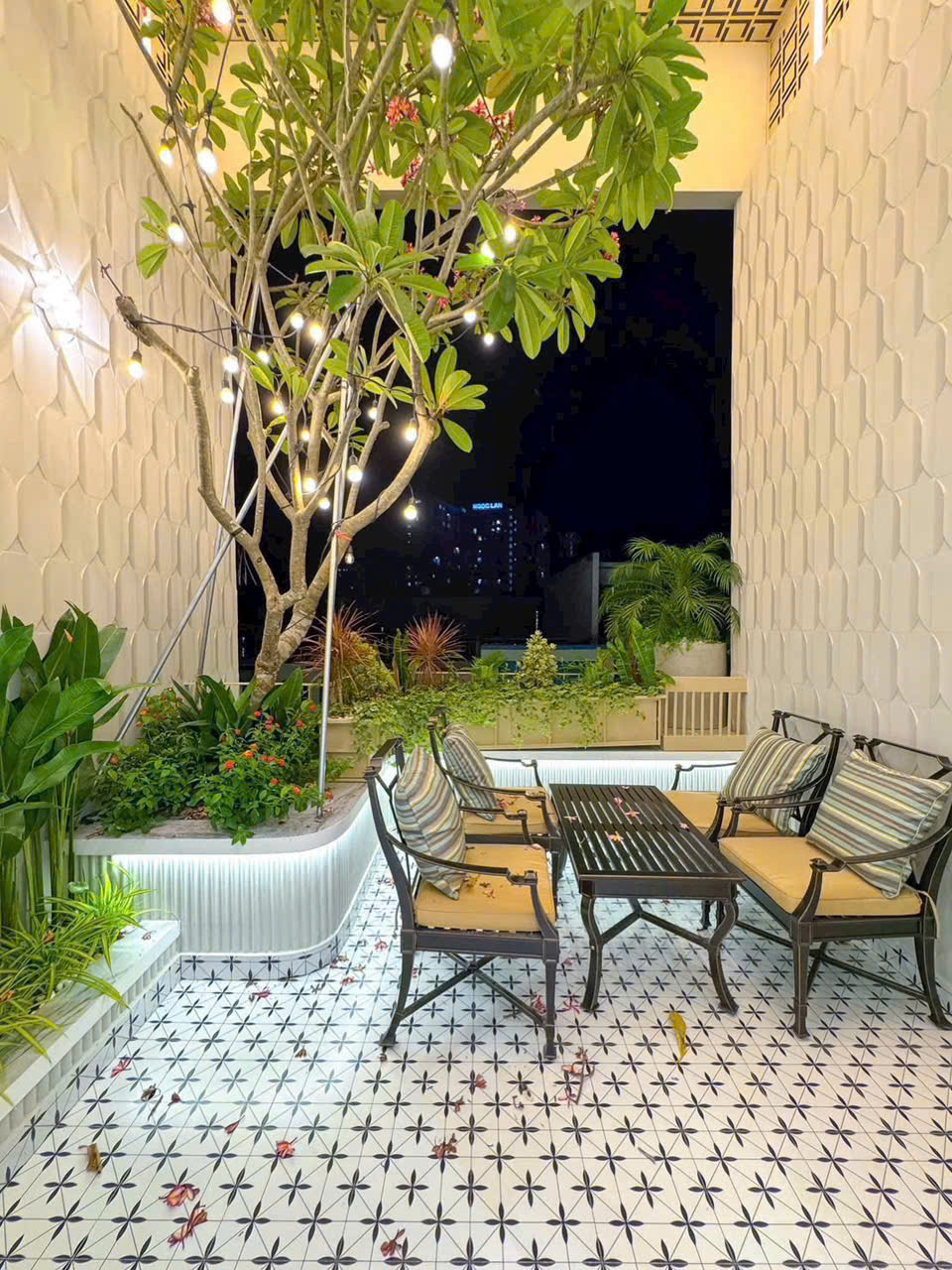 NHÀ PHỐ HIỆN ĐẠI - KDC NAM LONG, PHÚ THUẬN, QUẬN 7 - CÓ THANG MÁY - LIỀN KỀ PHÚ MỸ HƯNG - 22,5 TỶ