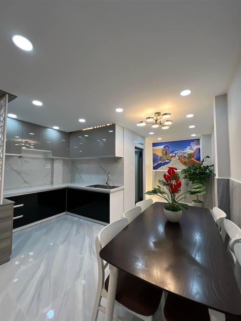 Nhà Đẹp Mới Xây Full Nội Thất - 5 Tầng ~ 40m2 Chỉ 6.3Tỷ - Tại TRẦN THỊ TRỌNG ( CỐNG LỠ), Tân Bình