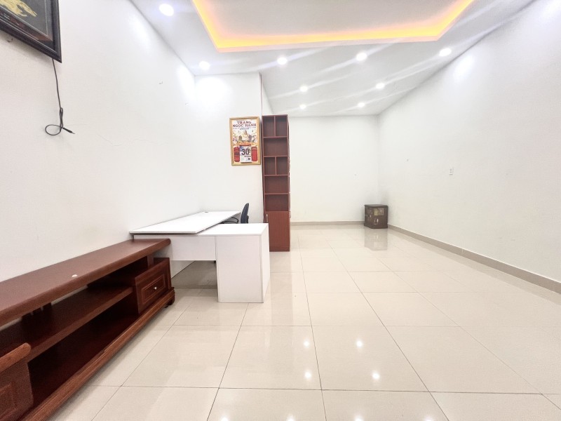 Bán nhà mặt phố đường số 4, Phường Linh Xuân, TP HCM. DT 140m2, 3 tầng, giá  8.85 tỷ.