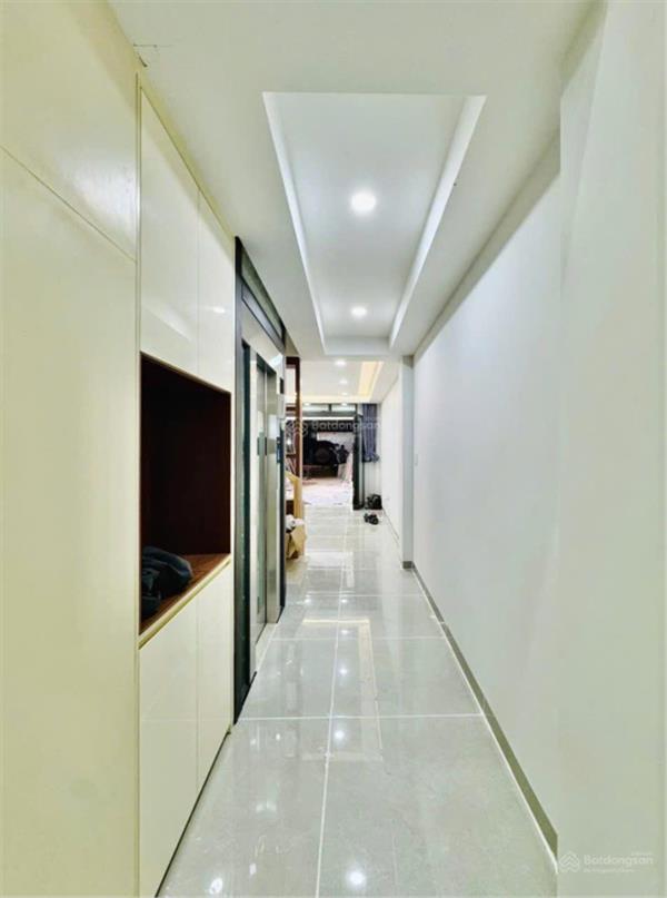 Nhà Mới Xây Hẻm 5m_Dương Quảng Hàm __Có Thang Máy __Diện tích: 4m x 17m 4 Lầu 4 Phòng_6wc