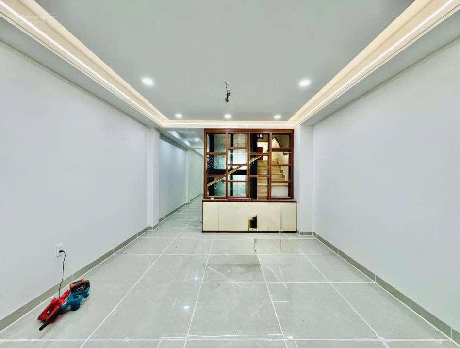 Nhà Mới Xây Hẻm 5m_Dương Quảng Hàm __Có Thang Máy __Diện tích: 4m x 17m 4 Lầu 4 Phòng_6wc