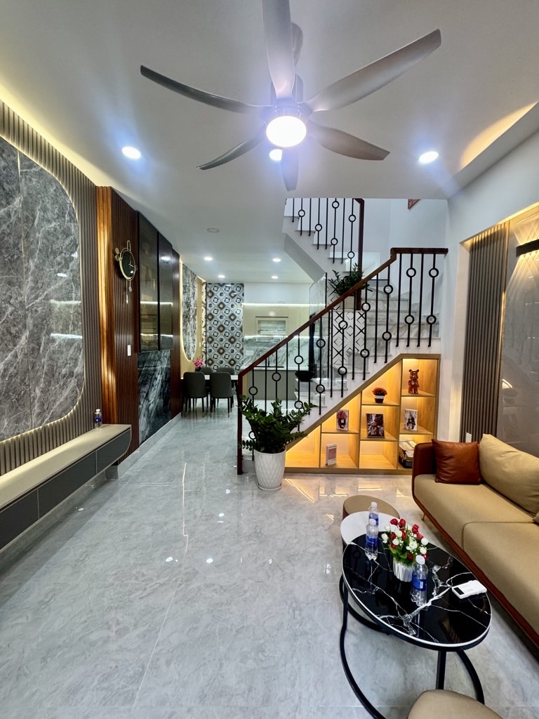 Nhà Mới Xây Sát Hẻm Xe Hơi Thông ~ 33m2 - Chỉ 4.53Tỷ - Tại HUỲNH VĂN NGHỆ, Tân Bình
