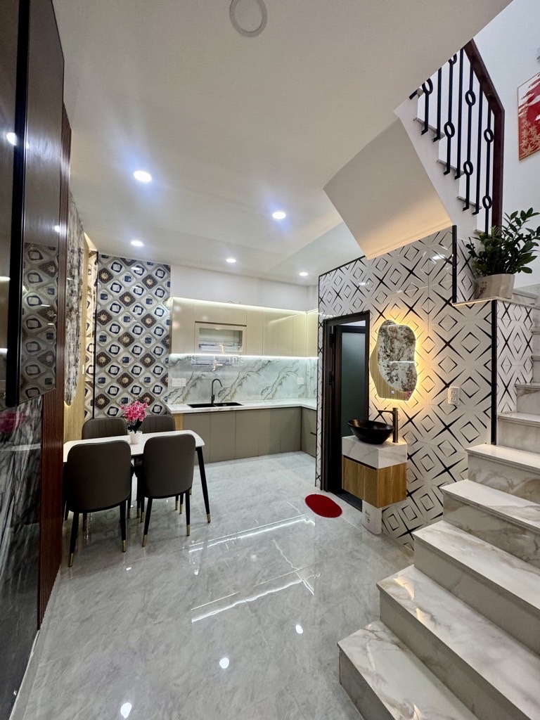 Nhà Mới Xây Sát Hẻm Xe Hơi Thông ~ 33m2 - Chỉ 4.53Tỷ - Tại HUỲNH VĂN NGHỆ, Tân Bình