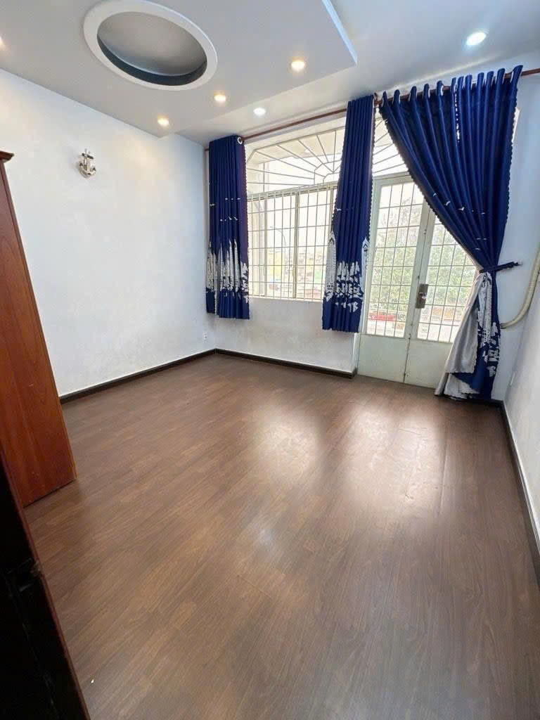 Bán nhà Mặt tiền Lạc Long Quân, gần Âu Cơ, Tân Bình, 4,2x24m, 5 Tầng -  5PN, 13 tỷ.