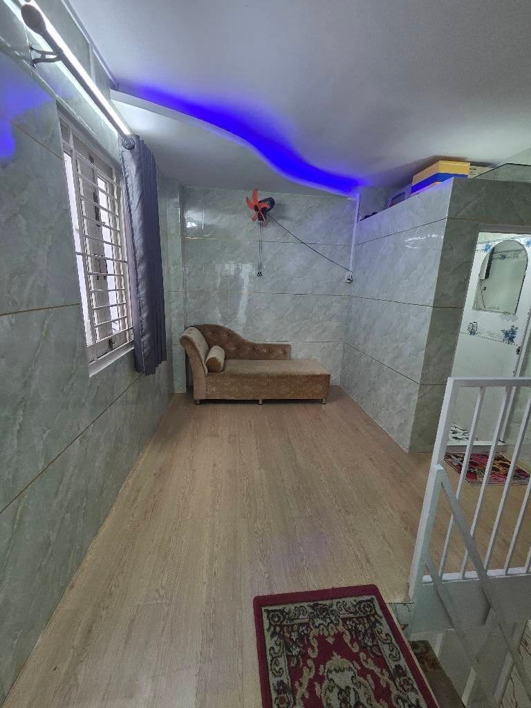 Nhỉnh 4 tỷ - Nhà Lô Góc Hẻm Thông - 3 tầng ~ 30m2 Chỉ 4.7Tỷ - Tại PHẠM VĂN HAI, Tân Bình