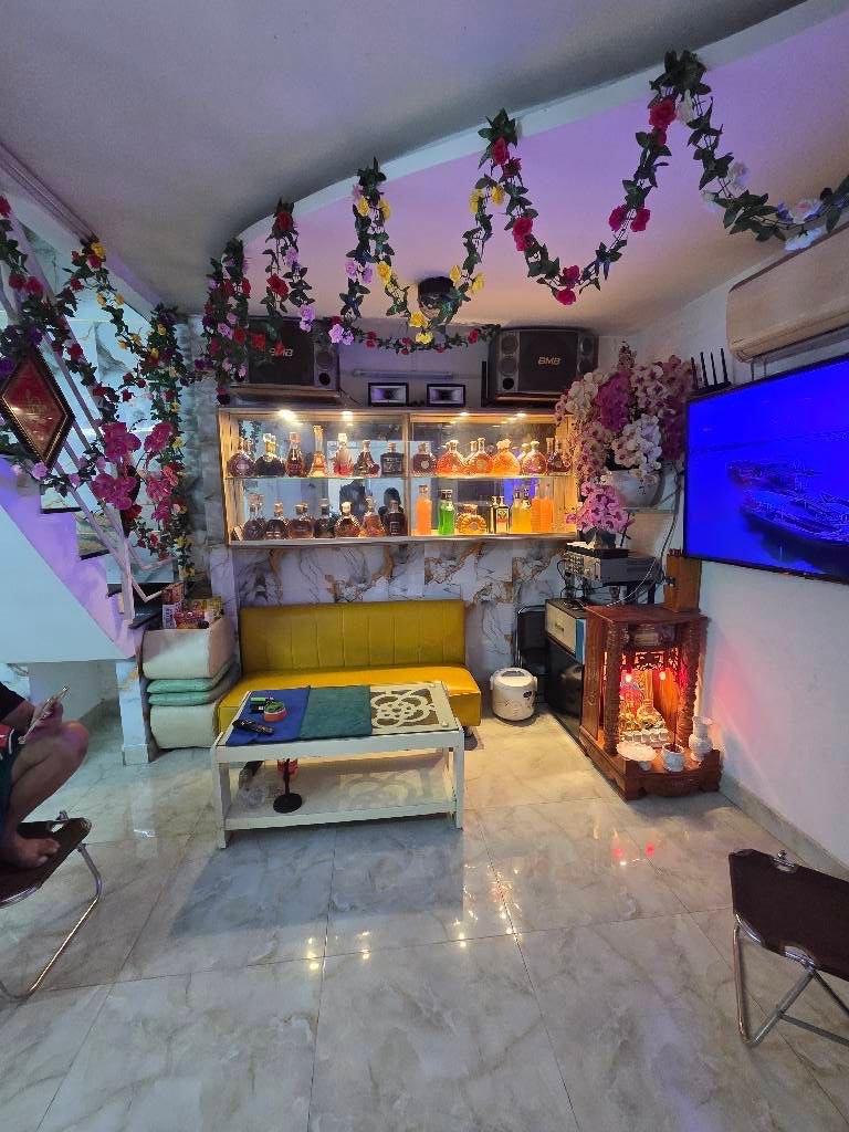 Nhỉnh 4 tỷ - Nhà Lô Góc Hẻm Thông - 3 tầng ~ 30m2 Chỉ 4.7Tỷ - Tại PHẠM VĂN HAI, Tân Bình