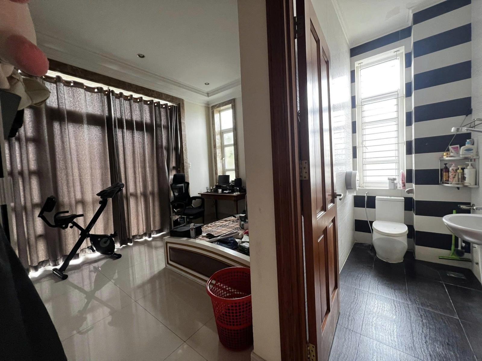 Bán nhà MT Phan Thúc Duyện - giao Trần Quốc Hoàn, 8,5x17m, hậu 11m, 6 Tầng, 45 tỷ