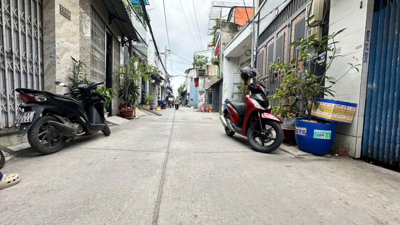 Gấp Bán nhà Đ số 9 BHH gần chợ 26/3 hẻm 6m thông khu VIP nhà lầu 65m2 2 tầng 5 tỷ 2