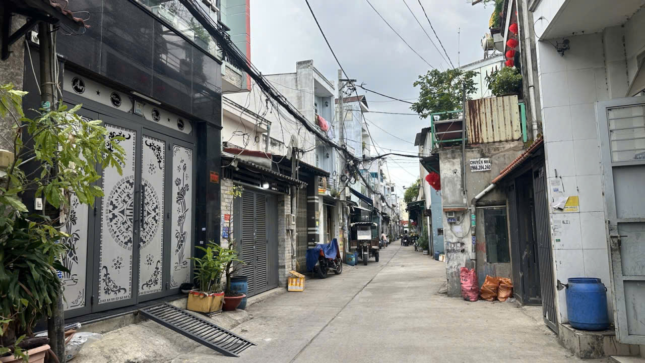 Gấp Bán nhà Đ số 9 BHH gần chợ 26/3 hẻm 6m thông khu VIP nhà lầu 65m2 2 tầng 5 tỷ 2