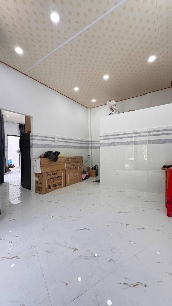 Nhà Mặt Tiền Kinh Doanh - 3 tầng ~ 32m2 Chỉ 5.95Tỷ - Tại HỒNG LẠC, Tân Bình