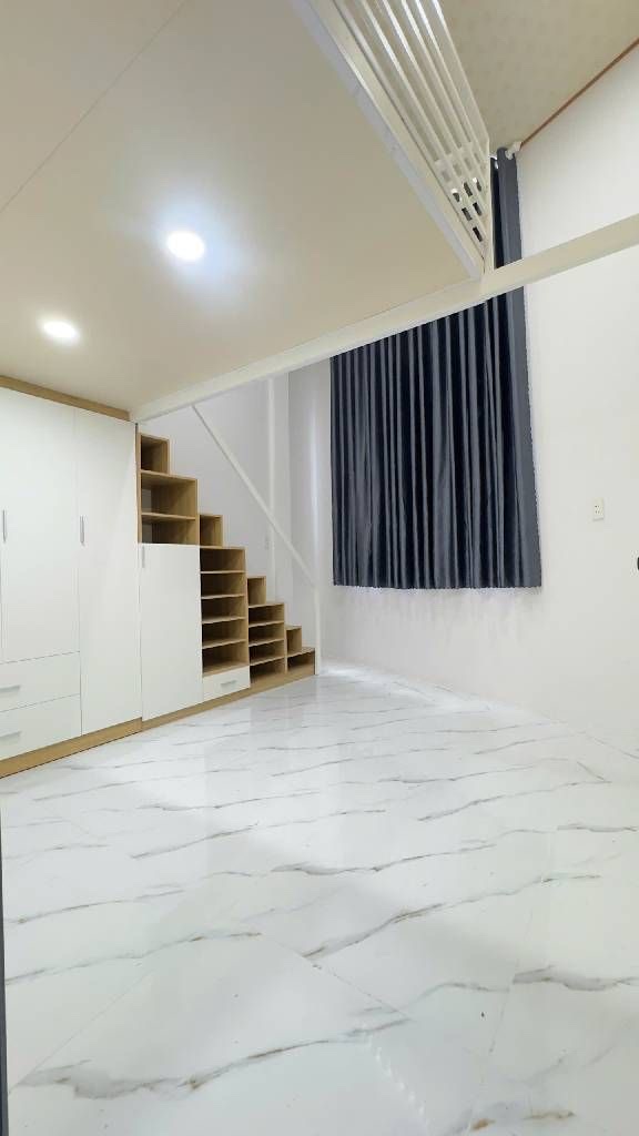 Nhà Mặt Tiền Kinh Doanh - 3 tầng ~ 32m2 Chỉ 5.95Tỷ - Tại HỒNG LẠC, Tân Bình