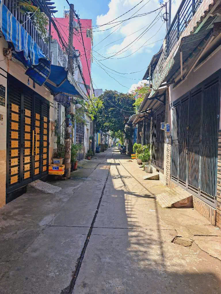 Bán nhà Bình Tân - Hồ Văn Long - 102m2 - 3 tầng - 8,25 tỷ
