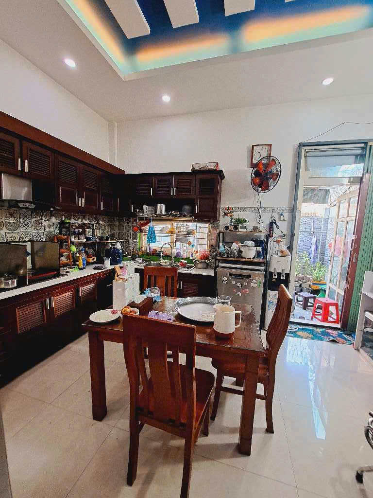 Bán nhà Bình Tân - Hồ Văn Long - 102m2 - 3 tầng - 8,25 tỷ