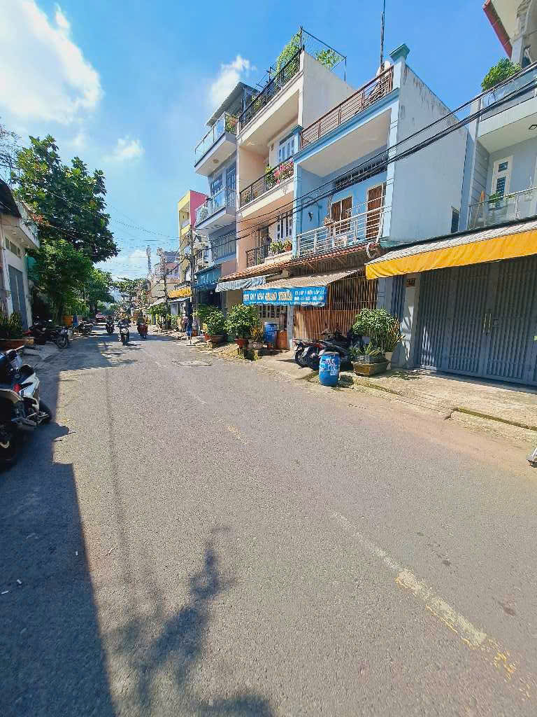 Bán nhà Bình Tân - Hồ Văn Long - 102m2 - 3 tầng - 8,25 tỷ