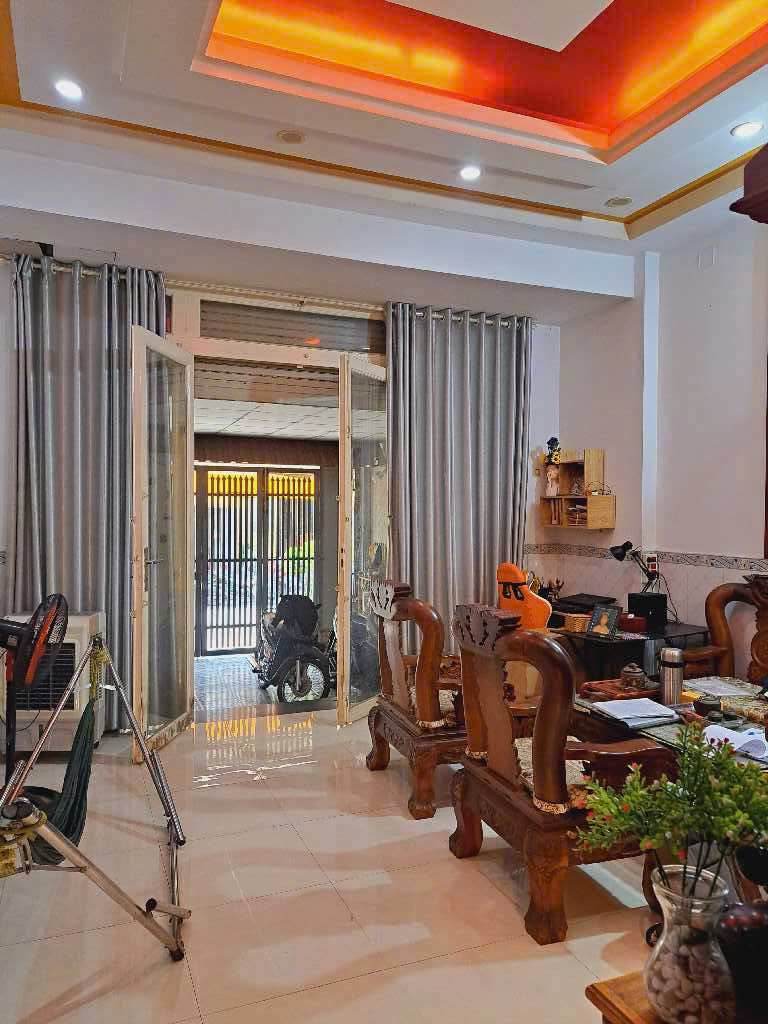 Bán nhà Bình Tân - Hồ Văn Long - 102m2 - 3 tầng - 8,25 tỷ