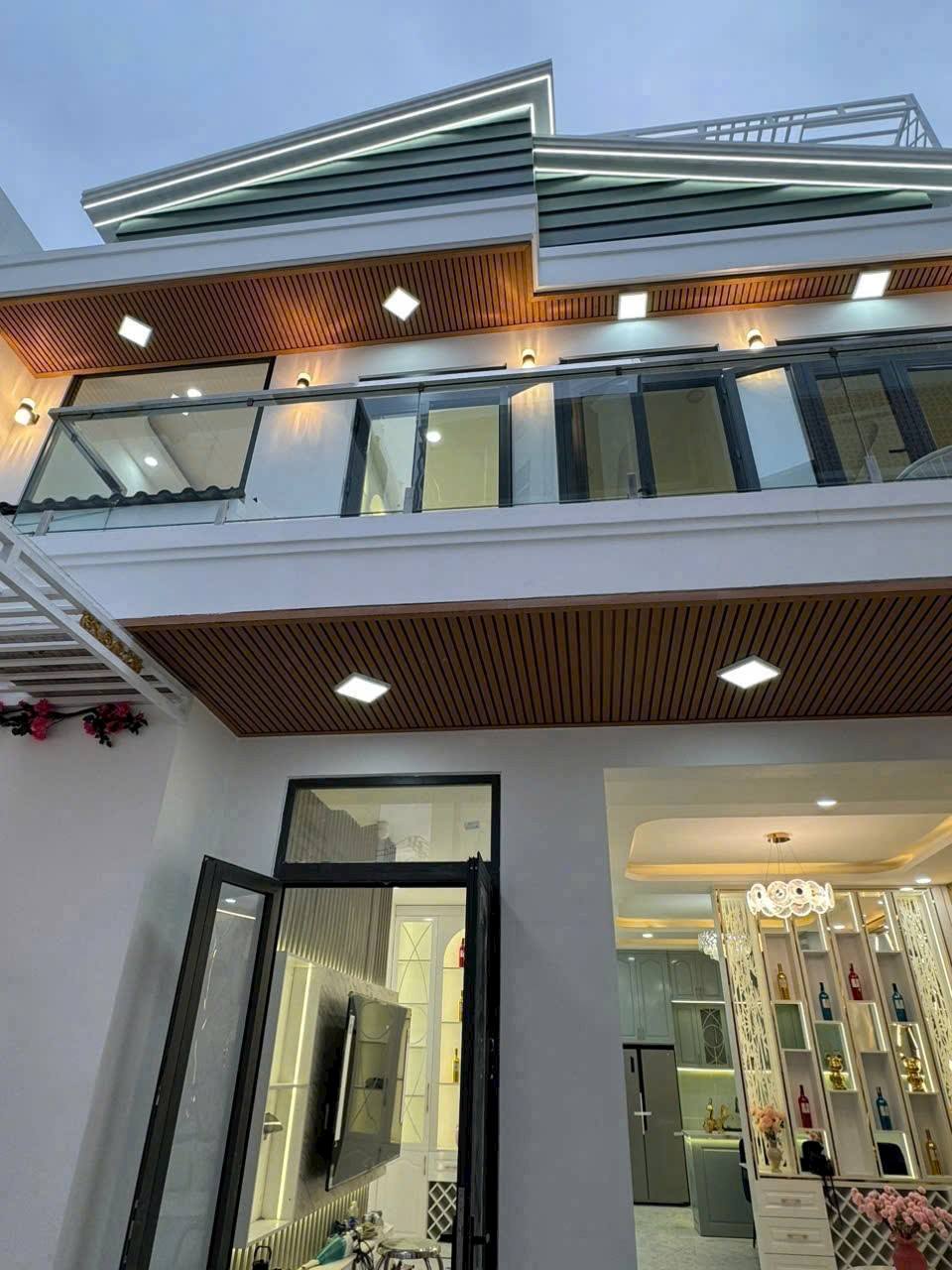 BIỆT THỰ QUẬN 7 - GIÁ TỐT - PHẠM HỮU LẦU, P. PHÚ MỸ, QUẬN 7 - CHỈ 8,9 TỶ