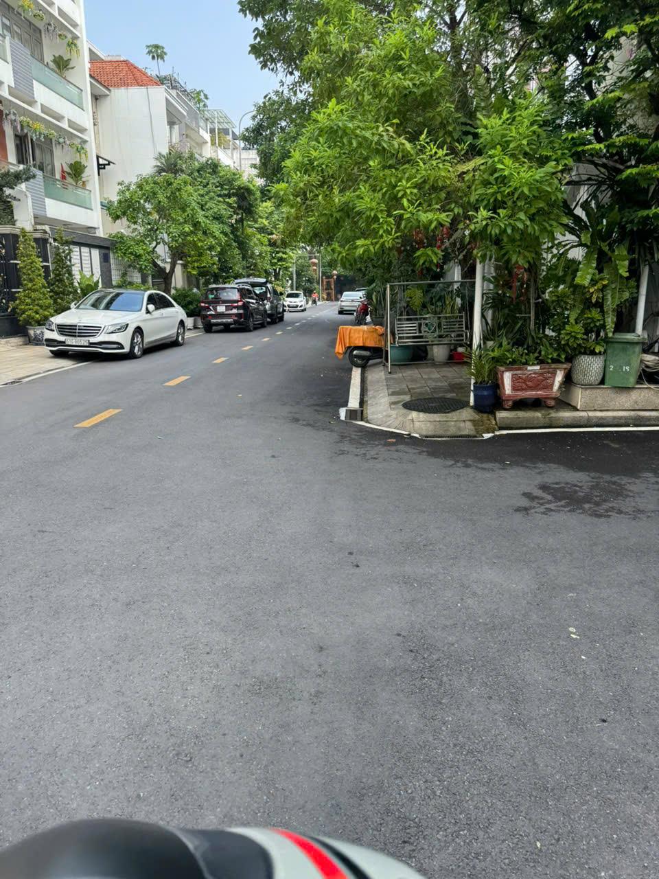 **Bán nhà mặt tiền đường Hiệp Nhất ** phường 4 Tân Bình (4*18); 4 tầng