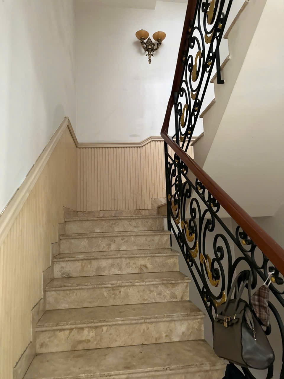 Bán nhà mặt phố 5 tầng Bình Tân: 90m2, 4PN, sổ hồng, vị trí vàng, giá 15 tỷ. Liên hệ 0935911385.