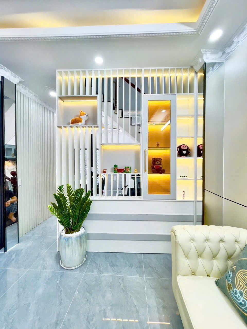 NHÀ 3 TẦNG, XE TẢI ĐỔ CỬA, CẠNH PHÚ MỸ HƯNG, SÁT MẶT TIỀN, CHỈ HƠN 5 TỶ