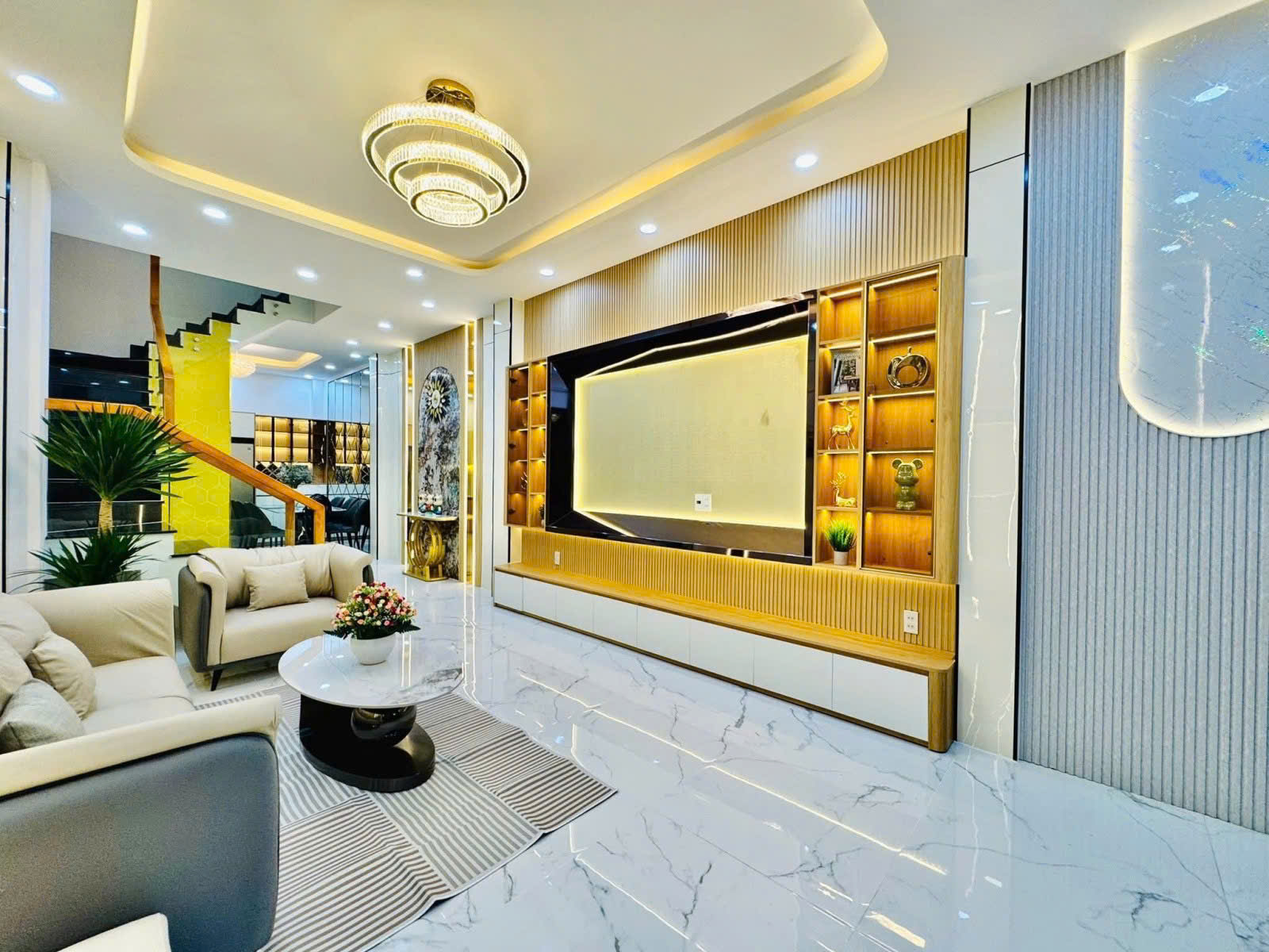 NHÀ 4 TẦNG BTCT – TRẦN BÌNH TRỌNG P.5 BÌNH THẠNH – GIÁP PHÚ NHUẬN, GẦN SÂN BAY