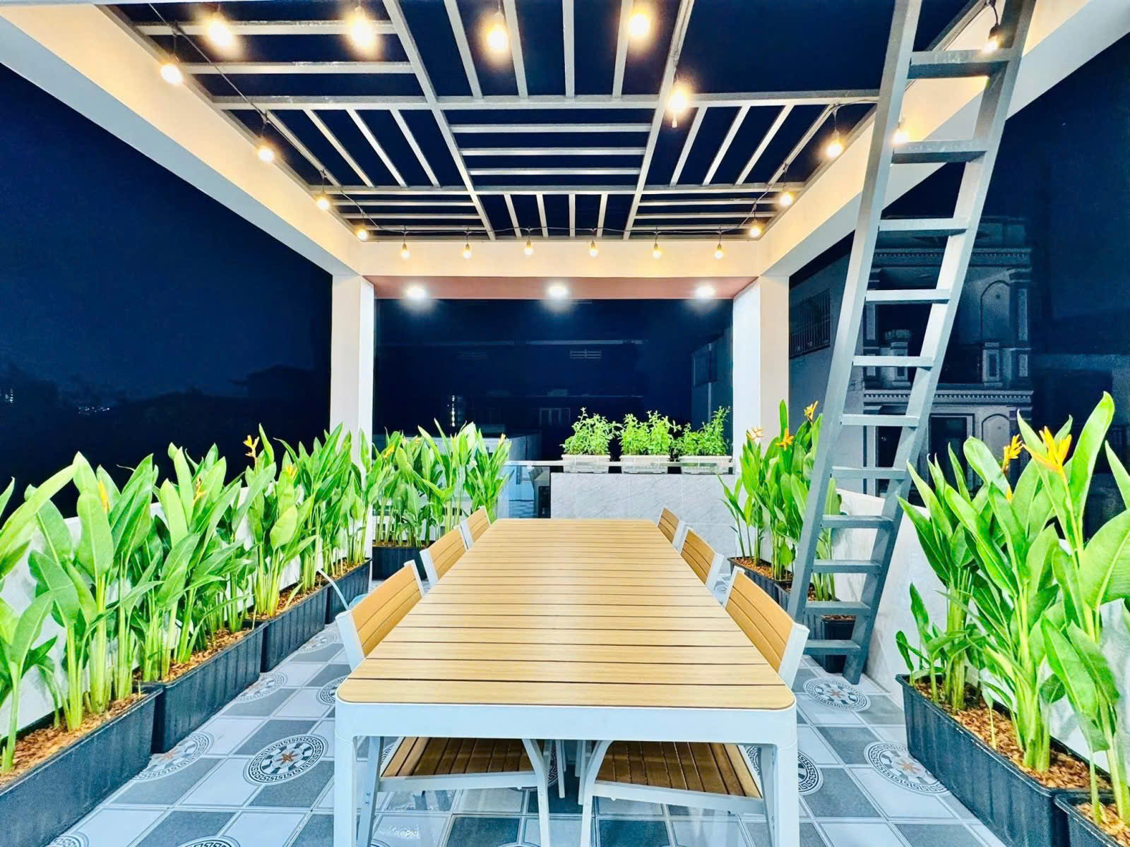 NHÀ 4 TẦNG BTCT – TRẦN BÌNH TRỌNG P.5 BÌNH THẠNH – GIÁP PHÚ NHUẬN, GẦN SÂN BAY