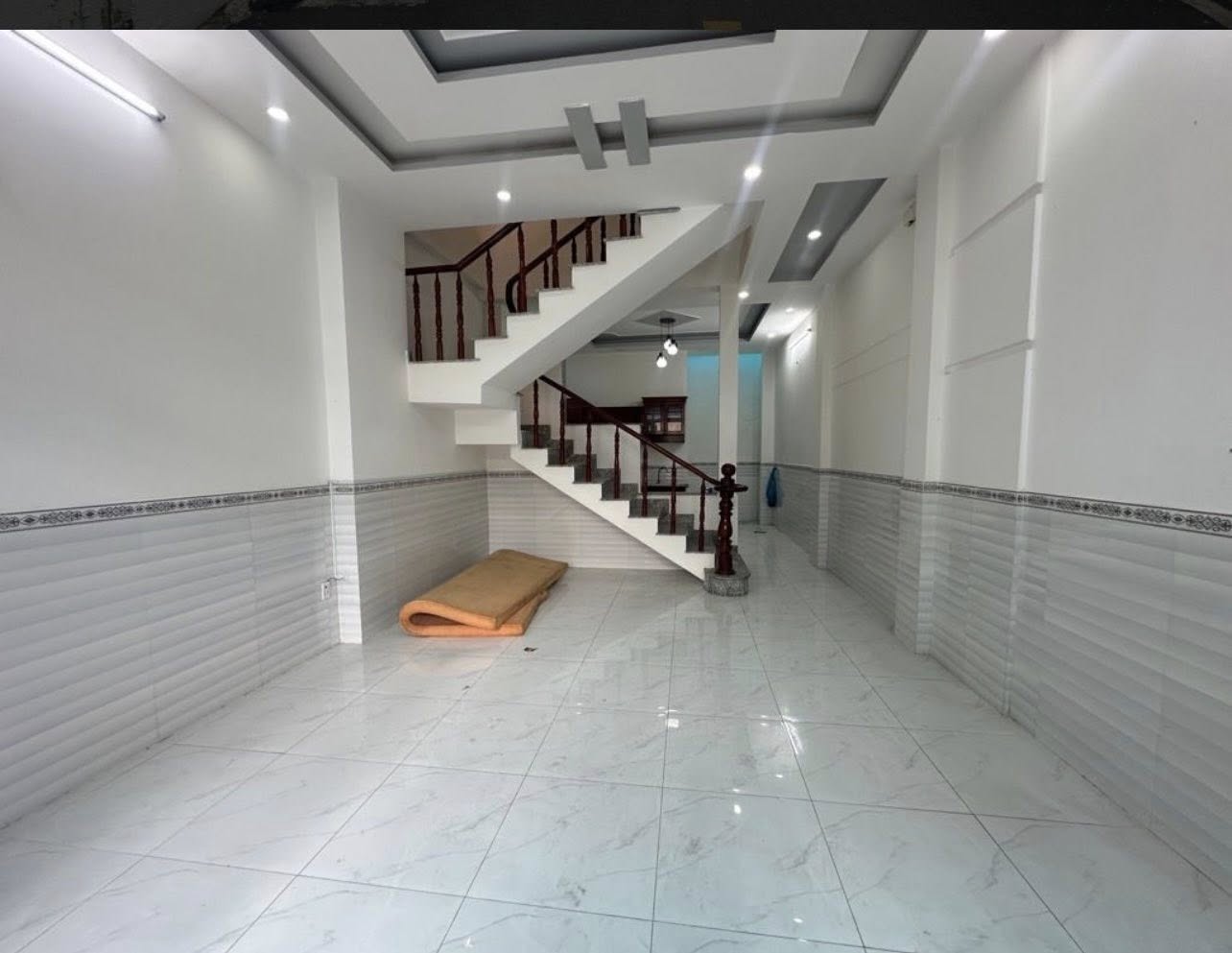 Nhà hẻm xe hơi 1 sẹc - 4 tầng - thẳng trục lê văn khương - ngay văn phòng công chứng kiều thanh tú
