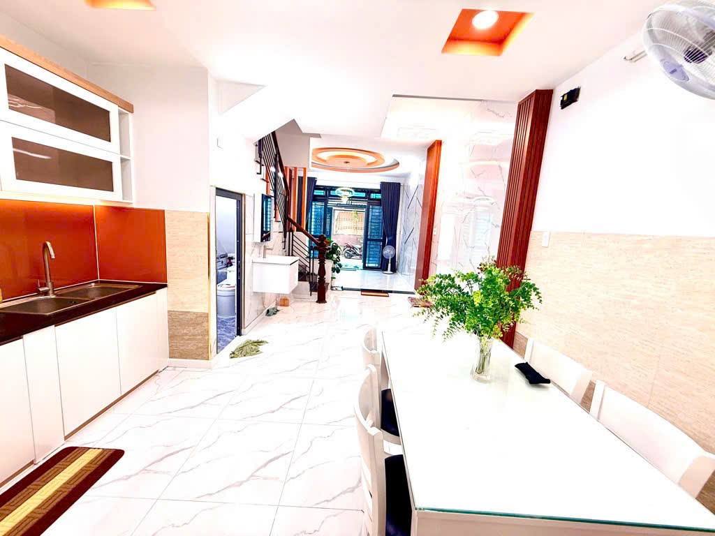 Siêu phẩm 4 tầng BTCT, ô tô ngủ trong nhà, 4m x 13m, gần chợ Thạch Đà, TT. Quận Gò Vấp, chỉ 6 tỷ