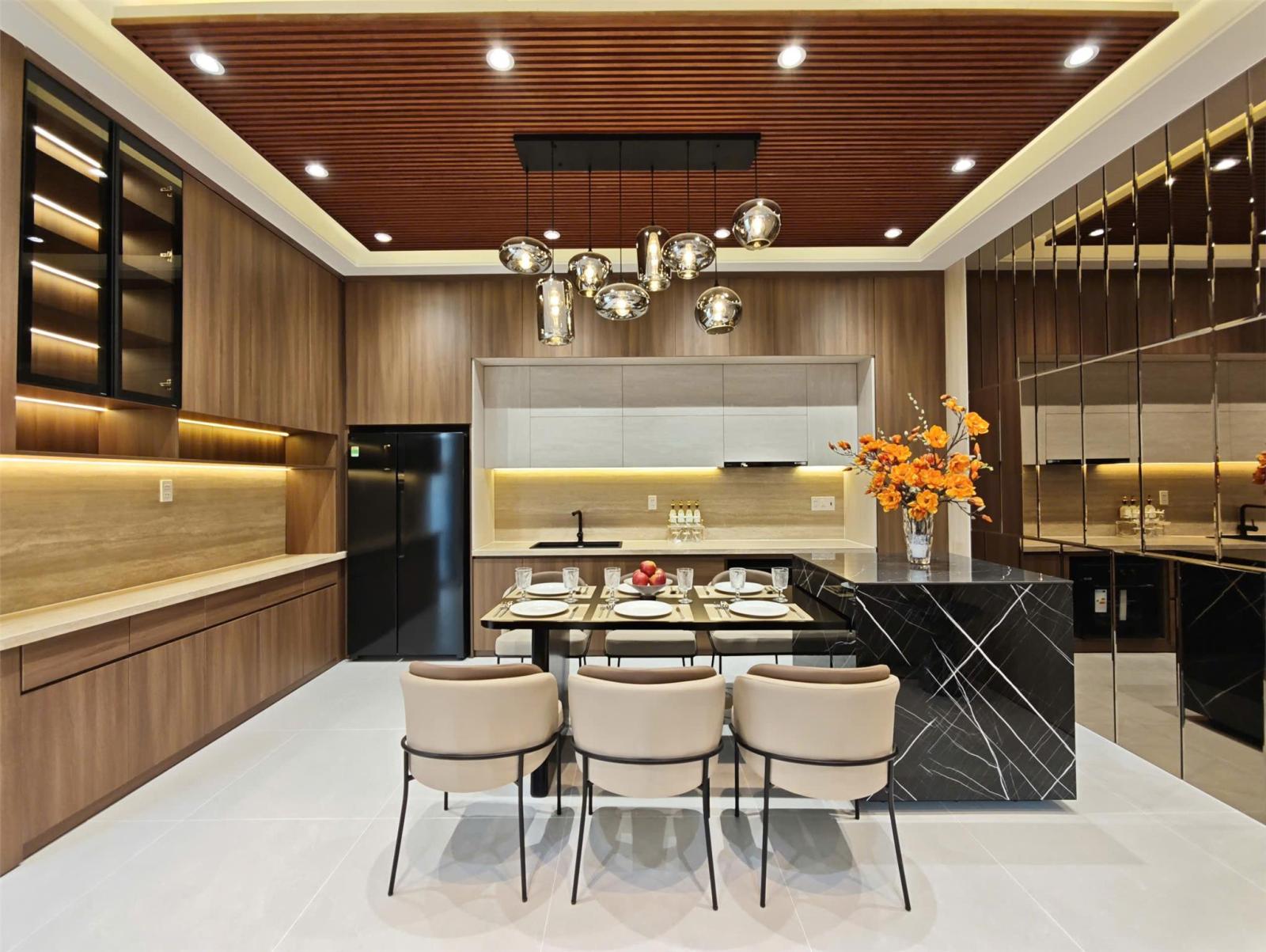 Nhà mới cạnh Phú Mỹ Hưng, nội thất sang chảnh, rộng 8m, giá hơn 8 tỷ